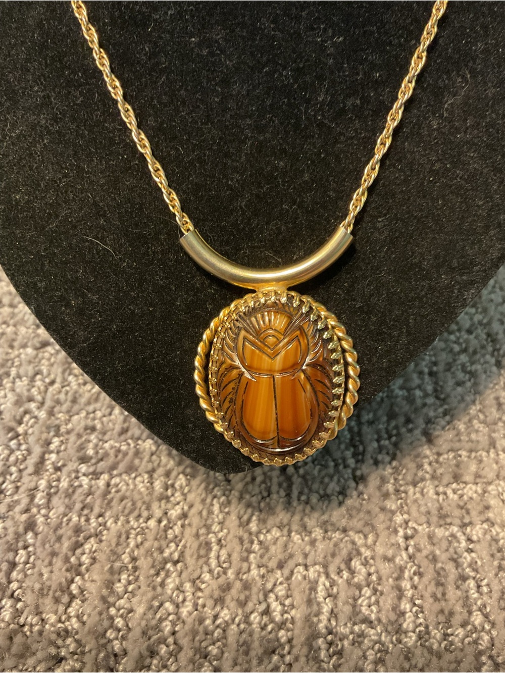 VTG JULIANA D&E Carved Scarab Beetle Pendant Necklace Book Piece - Picture 2 of 7